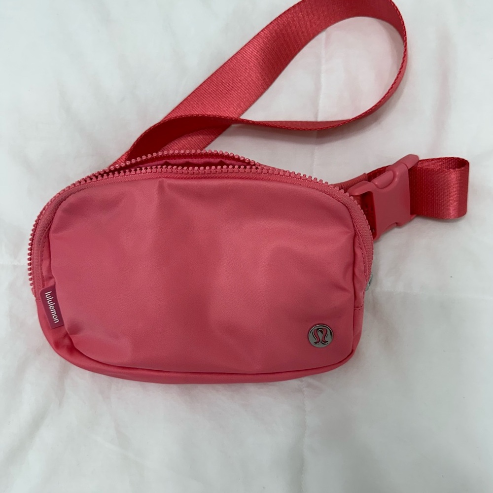 Lululemon Everywhere Belt Bag 1L